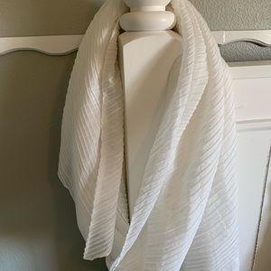 ⭐️White Infinity Scarf! (2 for $10)